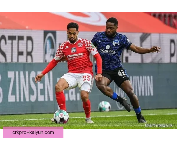 瓦拉内持续提升，状态回暖，成为球队防线不可或缺的重要支柱。