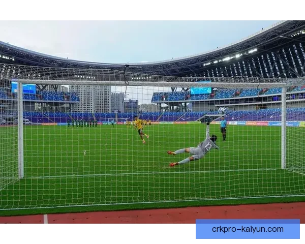 亚运会足球赛争议愈演愈烈，相关决策引发广泛关注与讨论